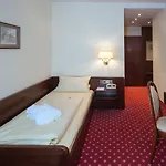 Hotel Haus Am Zoo 3*