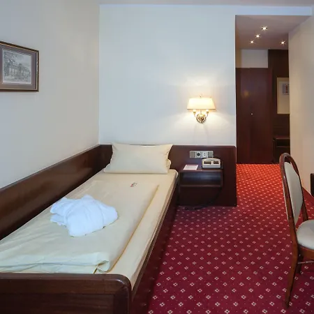 Hotel Haus Am Zoo 3*