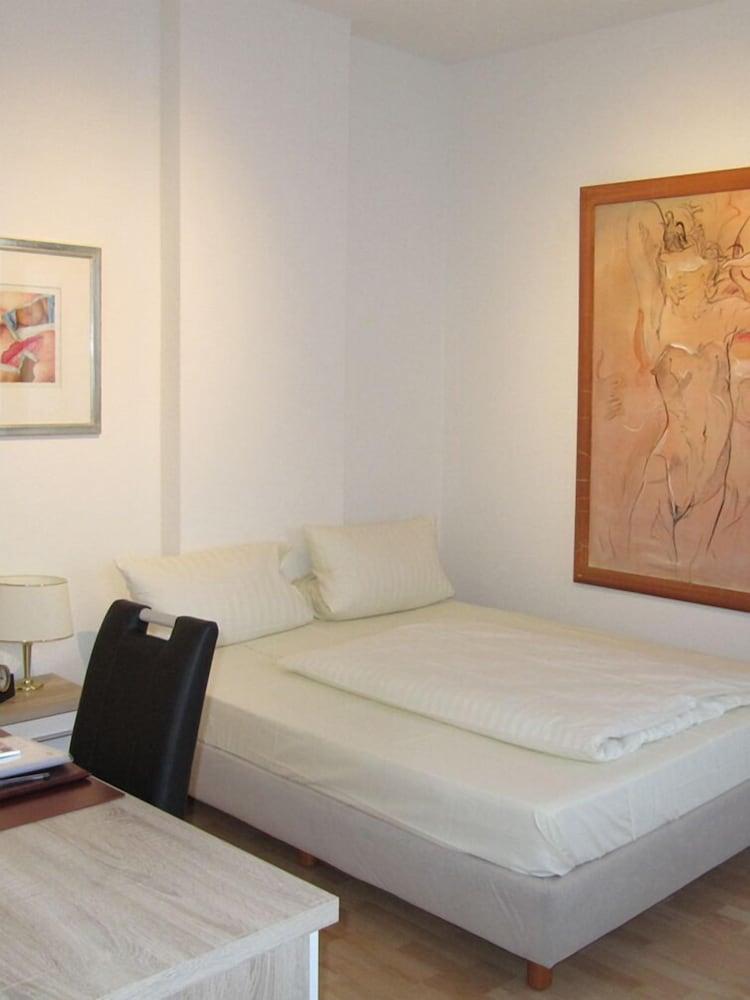 Haus Am Zoo Hotel 3*